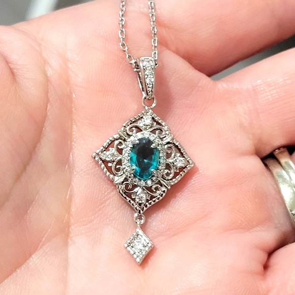 ✨️Beautiful Aquamarine Stone Necklace Retails for $86 NIB - Picture 1 of 2